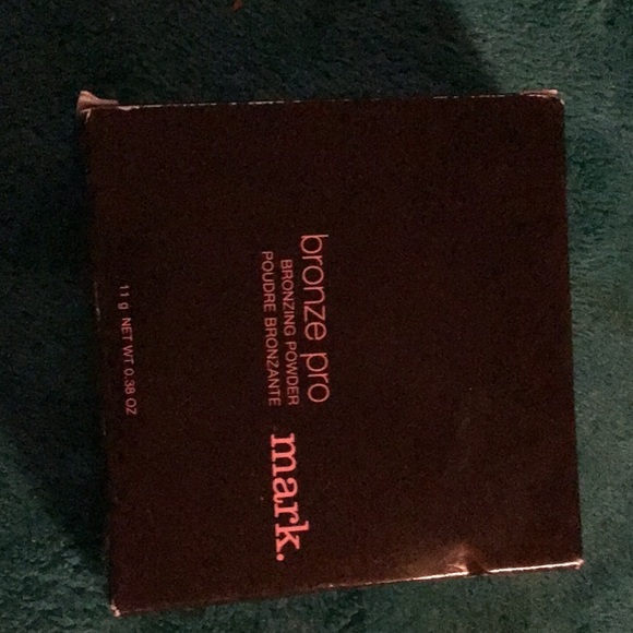 Avon mark bronzing pro bronzing powder mark bronze Color .38 oz - Picture 1 of 3